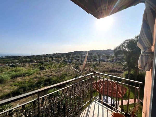 appartamento in vendita ad Aci Catena in zona Vampolieri