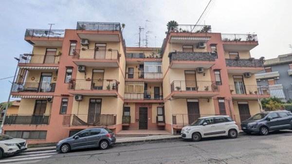 appartamento in vendita ad Aci Catena