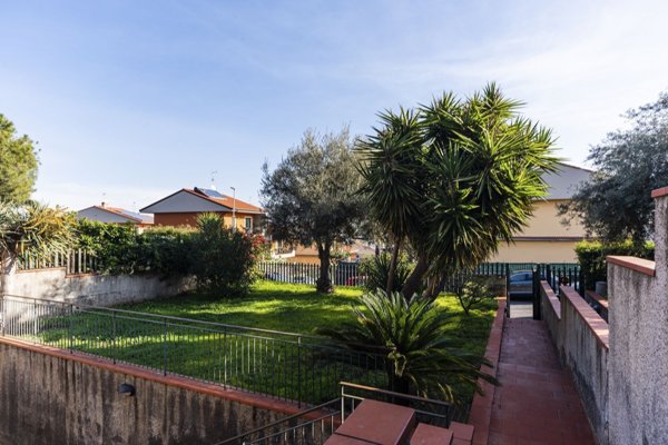 casa indipendente in vendita ad Aci Catena