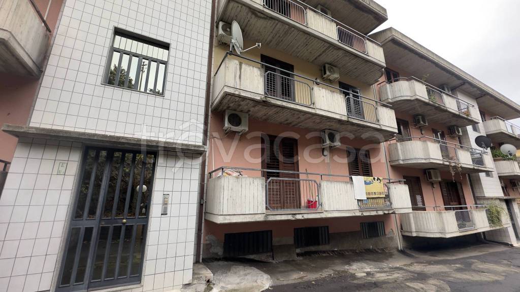 appartamento in vendita ad Aci Catena