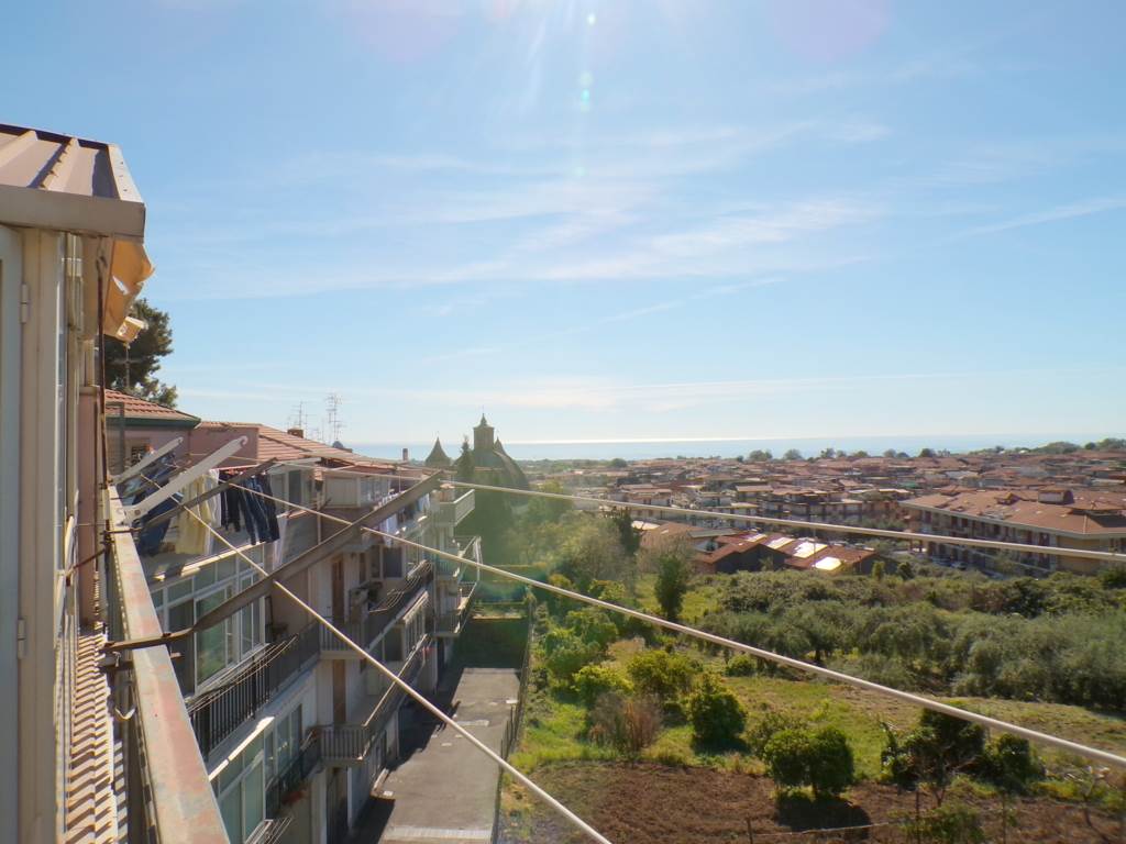 appartamento in vendita ad Aci Catena