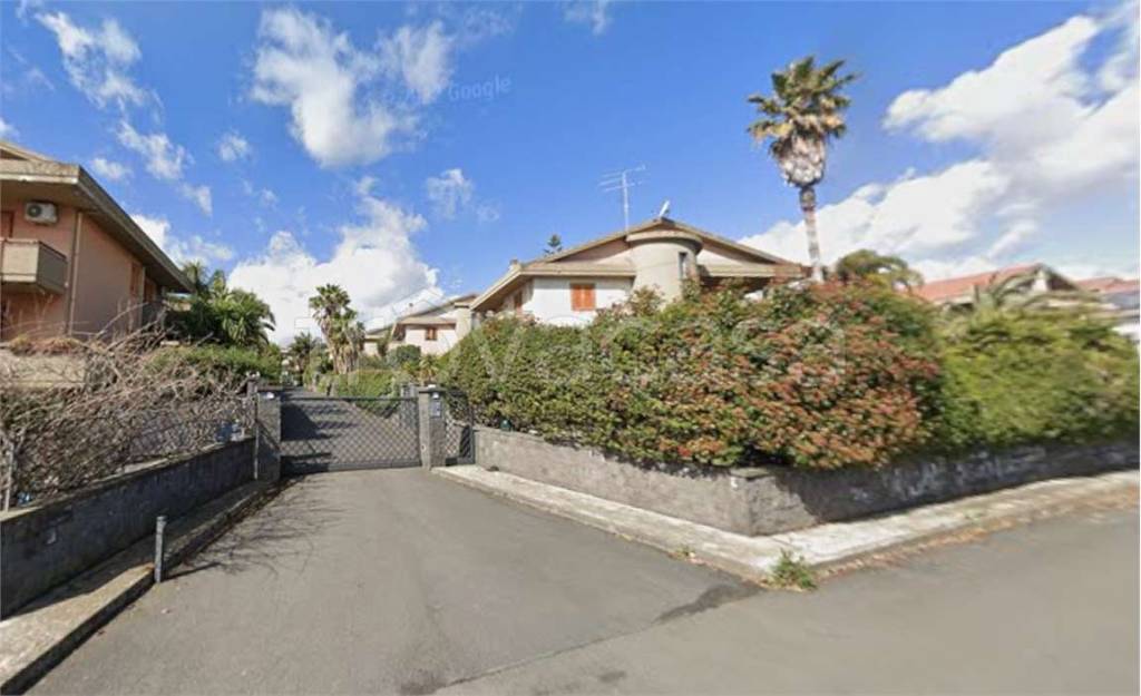 casa indipendente in vendita ad Aci Catena in zona San Nicolò