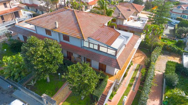 casa indipendente in vendita ad Aci Catena