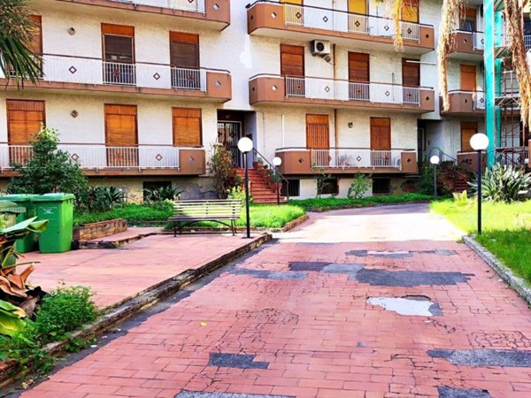 appartamento in vendita ad Aci Catena