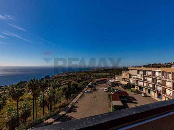 appartamento in vendita ad Aci Catena