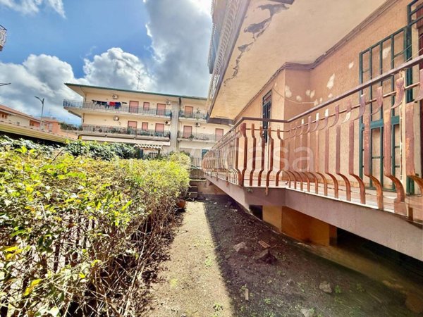 appartamento in vendita ad Aci Catena in zona Aci San Filippo
