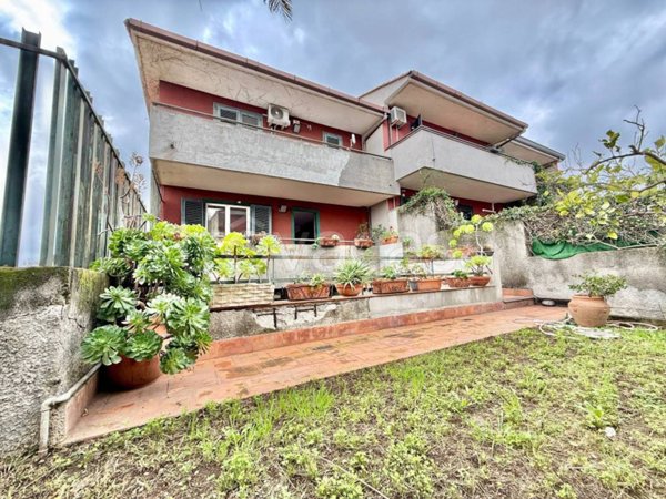 casa indipendente in vendita ad Aci Catena