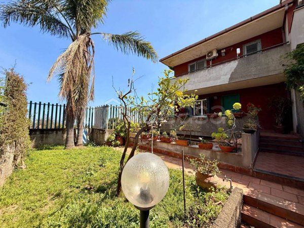 casa indipendente in vendita ad Aci Catena