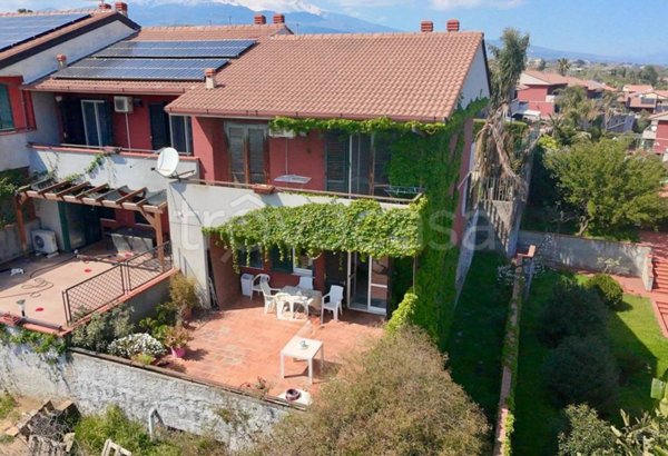 casa indipendente in vendita ad Aci Catena