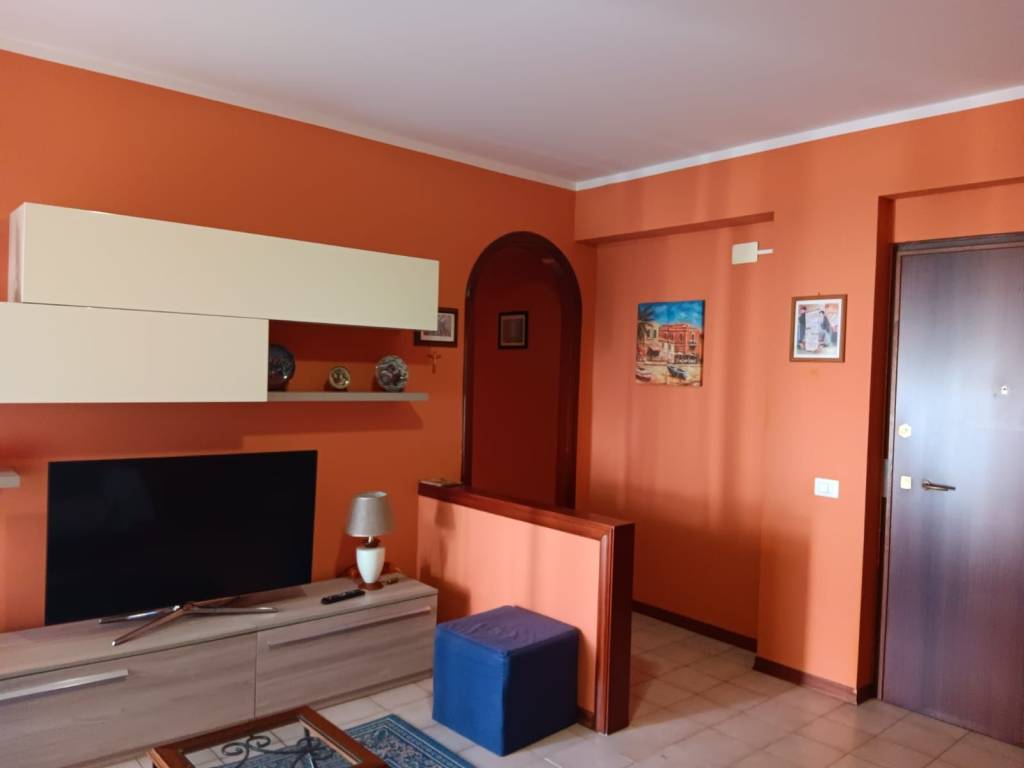 appartamento in vendita ad Aci Catena in zona Aci San Filippo