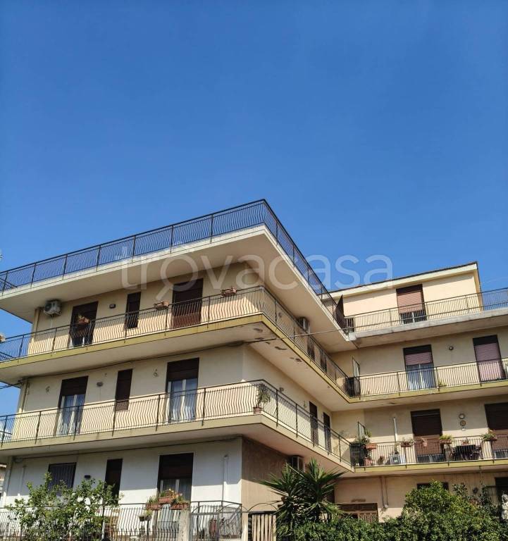 appartamento in vendita ad Aci Catena