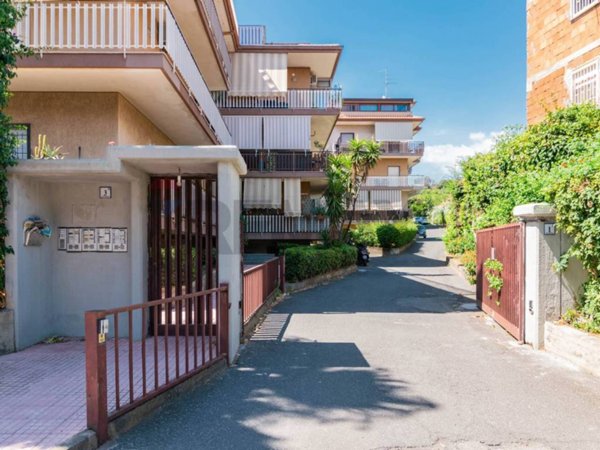 appartamento in vendita ad Aci Catena