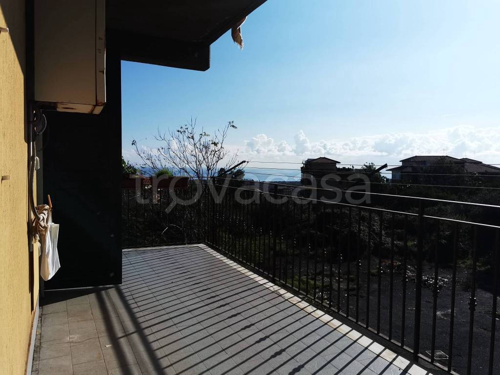 appartamento in vendita ad Aci Catena