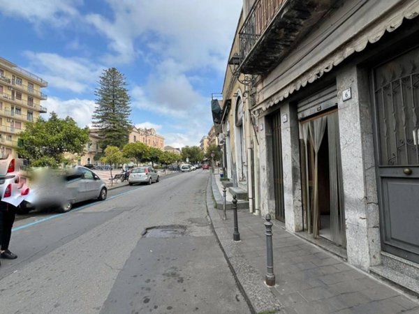 negozio in vendita ad Aci Catena
