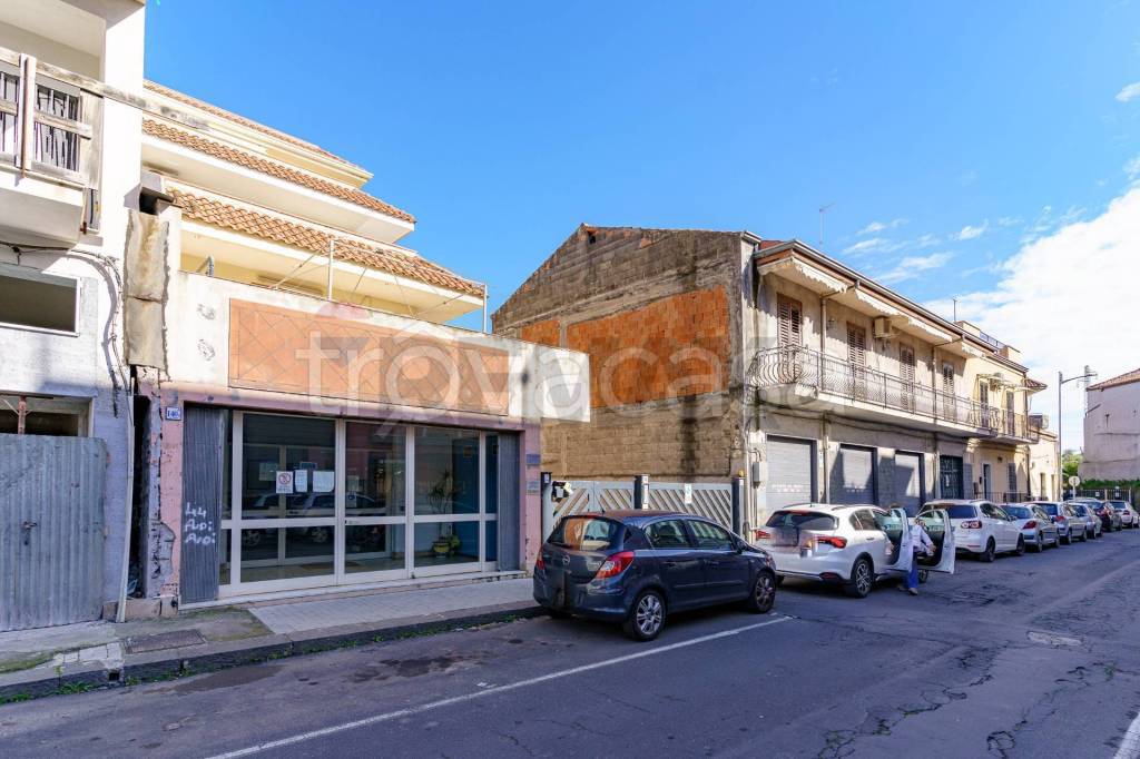appartamento in vendita ad Aci Catena