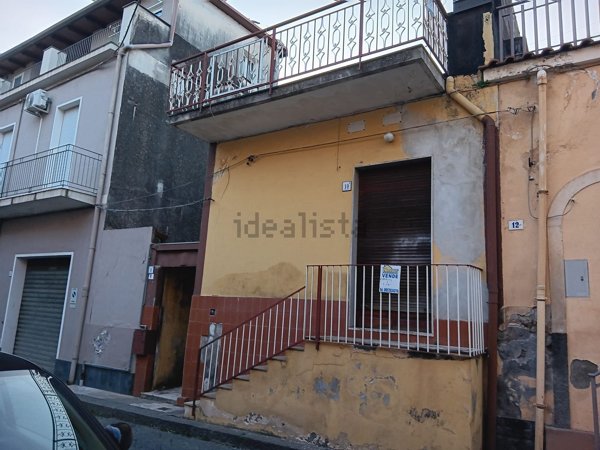 casa indipendente in vendita ad Aci Catena
