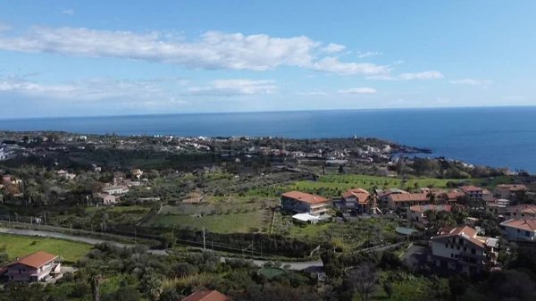 casa indipendente in vendita ad Aci Catena