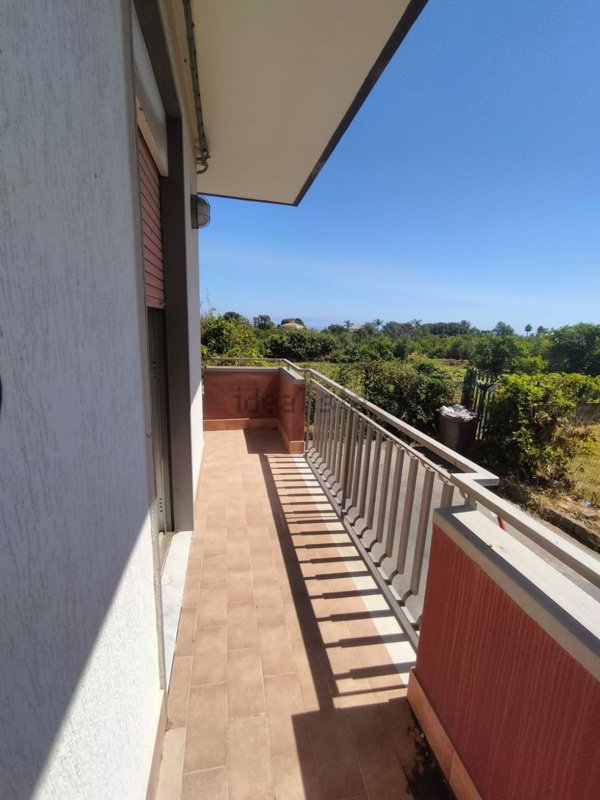 appartamento in vendita ad Aci Catena