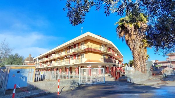 appartamento in vendita ad Aci Catena