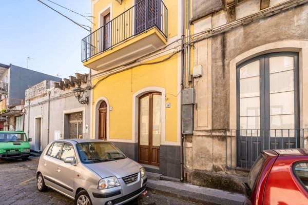 casa semindipendente in vendita ad Aci Catena