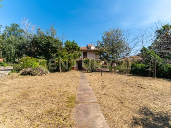 casa indipendente in vendita ad Aci Catena