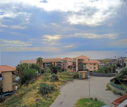 appartamento in vendita ad Aci Catena in zona Vampolieri