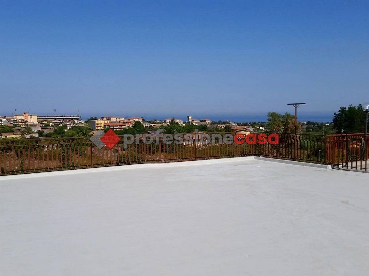 appartamento in vendita ad Aci Catena