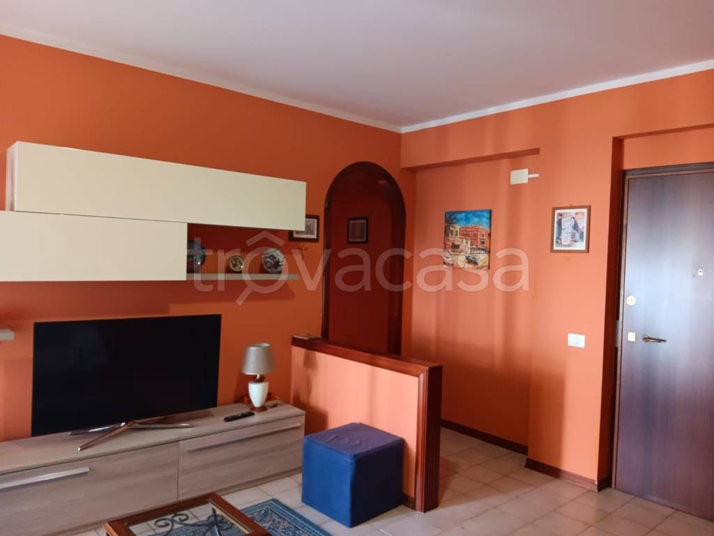 appartamento in vendita ad Aci Catena in zona Aci San Filippo