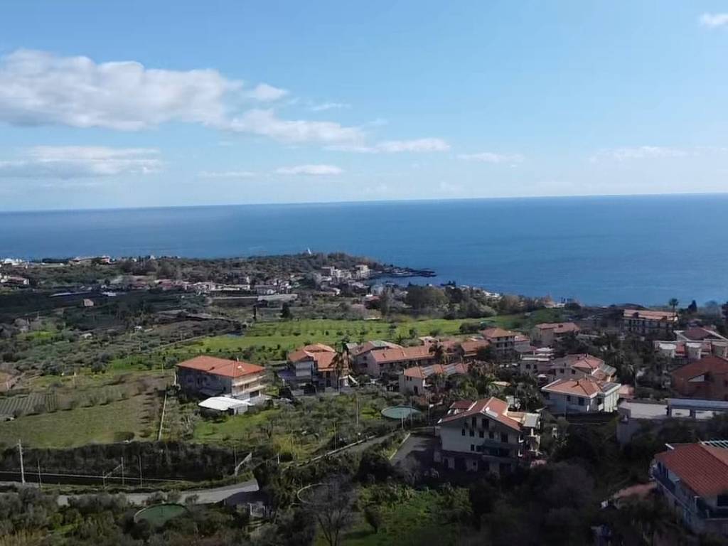 casa indipendente in vendita ad Aci Catena