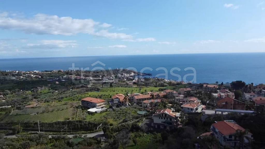 casa indipendente in vendita ad Aci Catena in zona Vampolieri