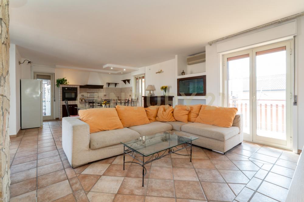 appartamento in vendita ad Aci Catena in zona Aci San Filippo