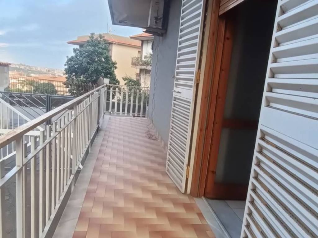 appartamento in vendita ad Aci Catena