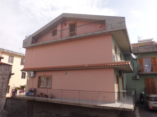 appartamento in vendita ad Aci Catena