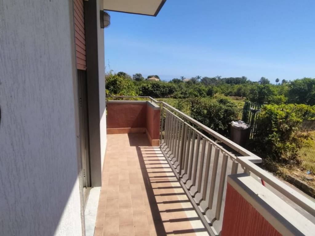 appartamento in vendita ad Aci Catena