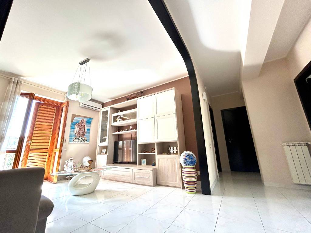 appartamento in vendita ad Aci Catena