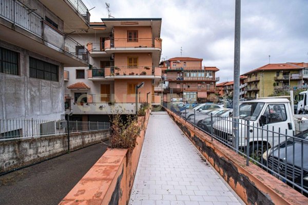 appartamento in vendita ad Aci Catena in zona Aci San Filippo