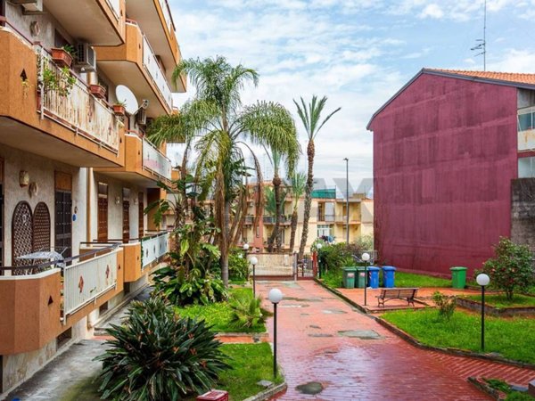 appartamento in vendita ad Aci Catena