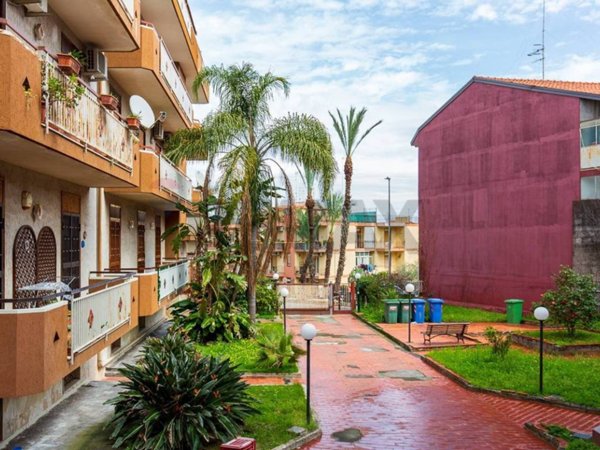 appartamento in vendita ad Aci Catena in zona Aci San Filippo