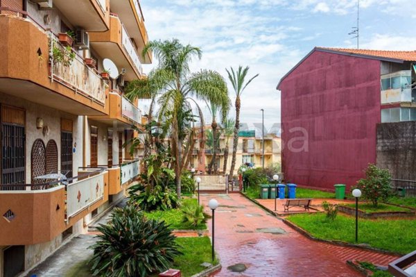 appartamento in vendita ad Aci Catena in zona Aci San Filippo