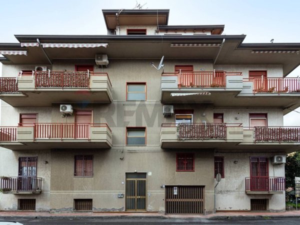 appartamento in vendita ad Aci Catena