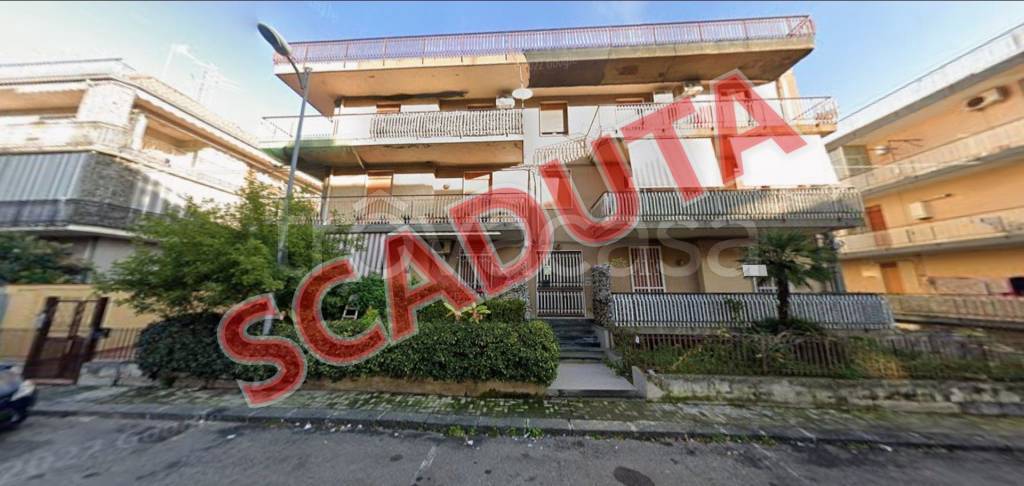 appartamento in vendita ad Aci Catena