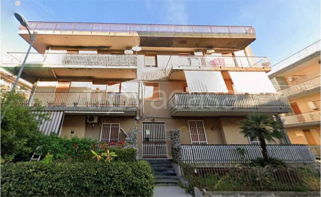 appartamento in vendita ad Aci Catena in zona Aci San Filippo