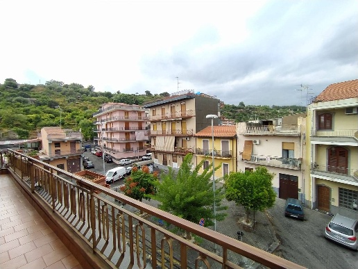 appartamento in vendita ad Aci Catena