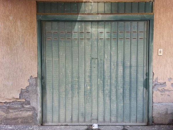 locale di sgombero in vendita ad Aci Catena in zona Aci San Filippo