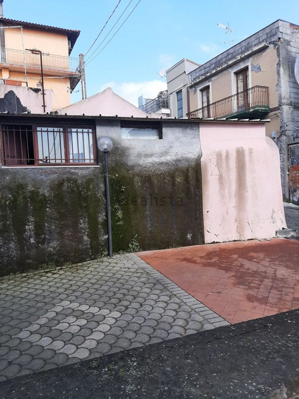 casa indipendente in vendita ad Aci Catena in zona Aci San Filippo