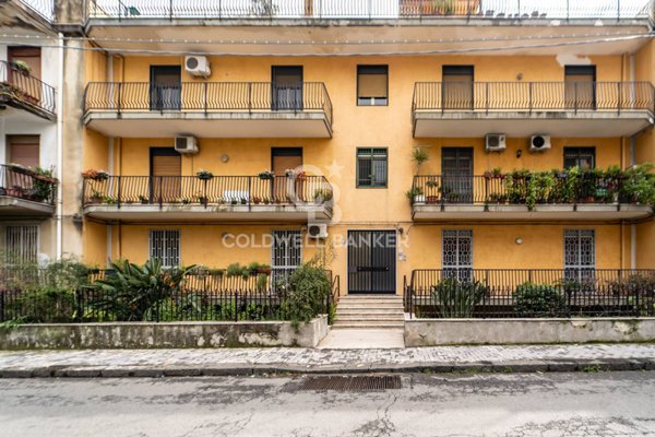 appartamento in vendita ad Aci Catena