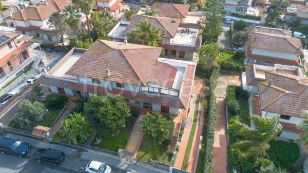 casa indipendente in vendita ad Aci Catena