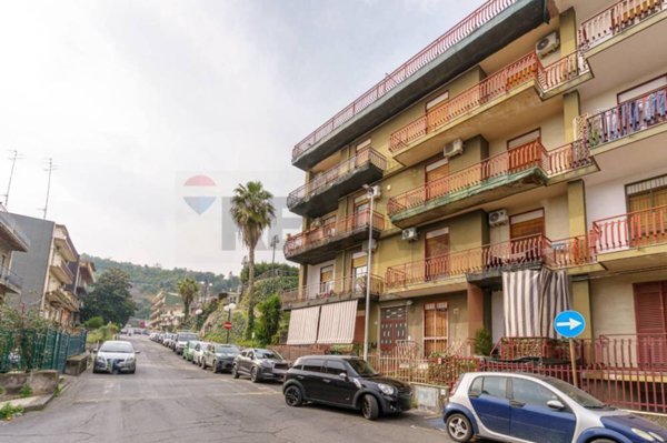 appartamento in vendita ad Aci Catena