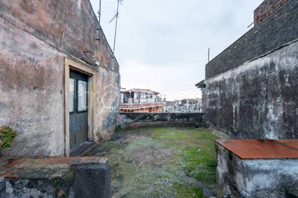 casa indipendente in vendita ad Aci Catena