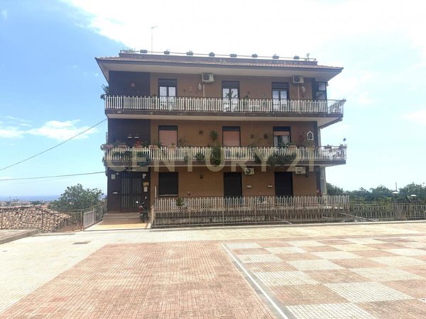 appartamento in vendita ad Aci Catena in zona Aci San Filippo